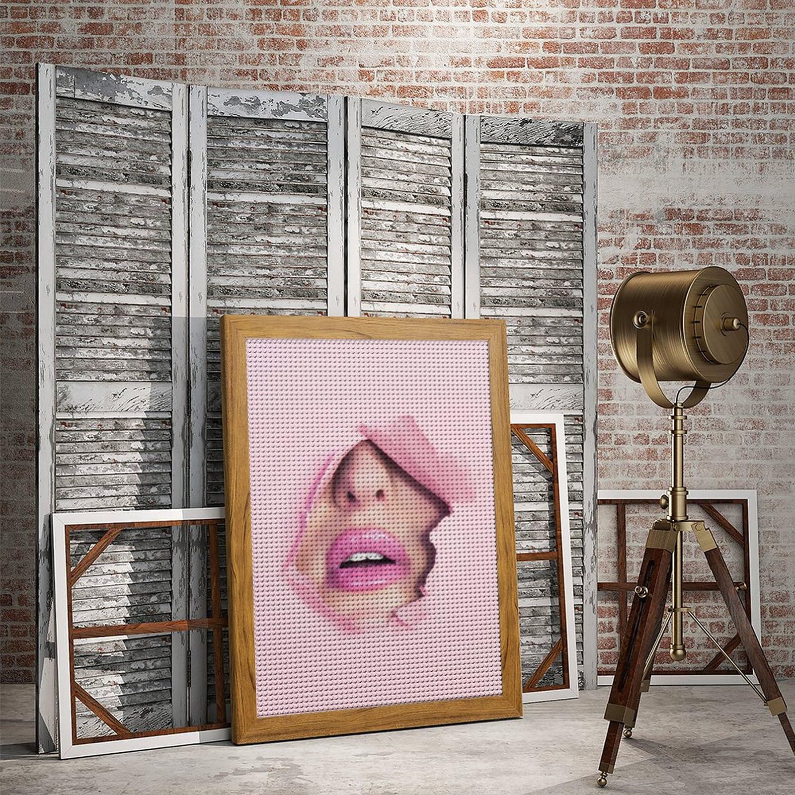 Amazon | ダイヤモンドアート キット ピンクの背景に女性の鼻と口が穴